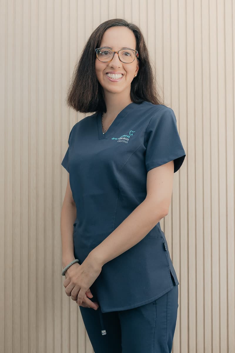 Dra. María Calderón_Clínica Dental Requena_Odontopediatría y General