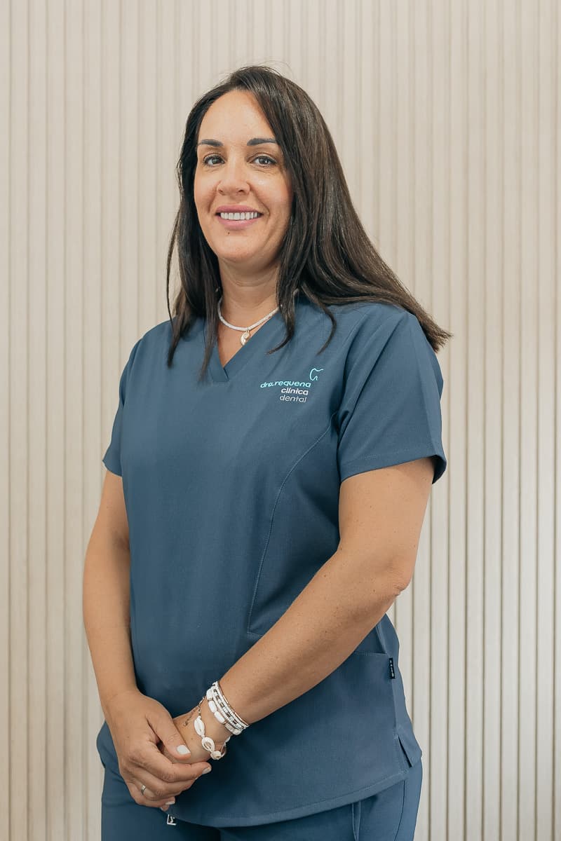 Dra. Sara Sánchez_Clínica Dental Requena_ Periodoncia